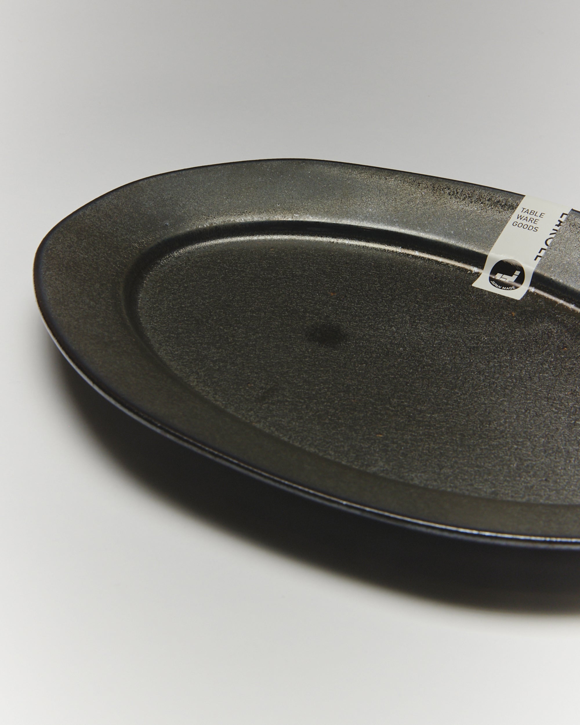 Deluxe Black Soil Oval Plate Medium (Set of 2)